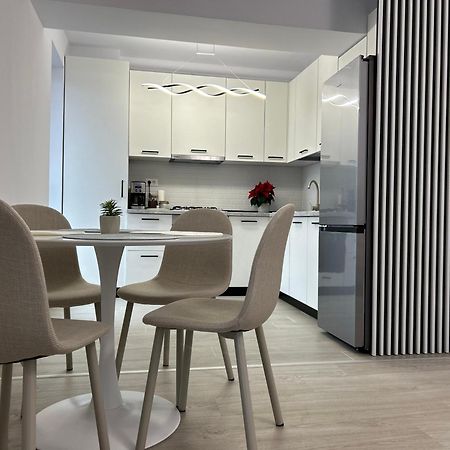 Apartament Raira クラヨーヴァ エクステリア 写真