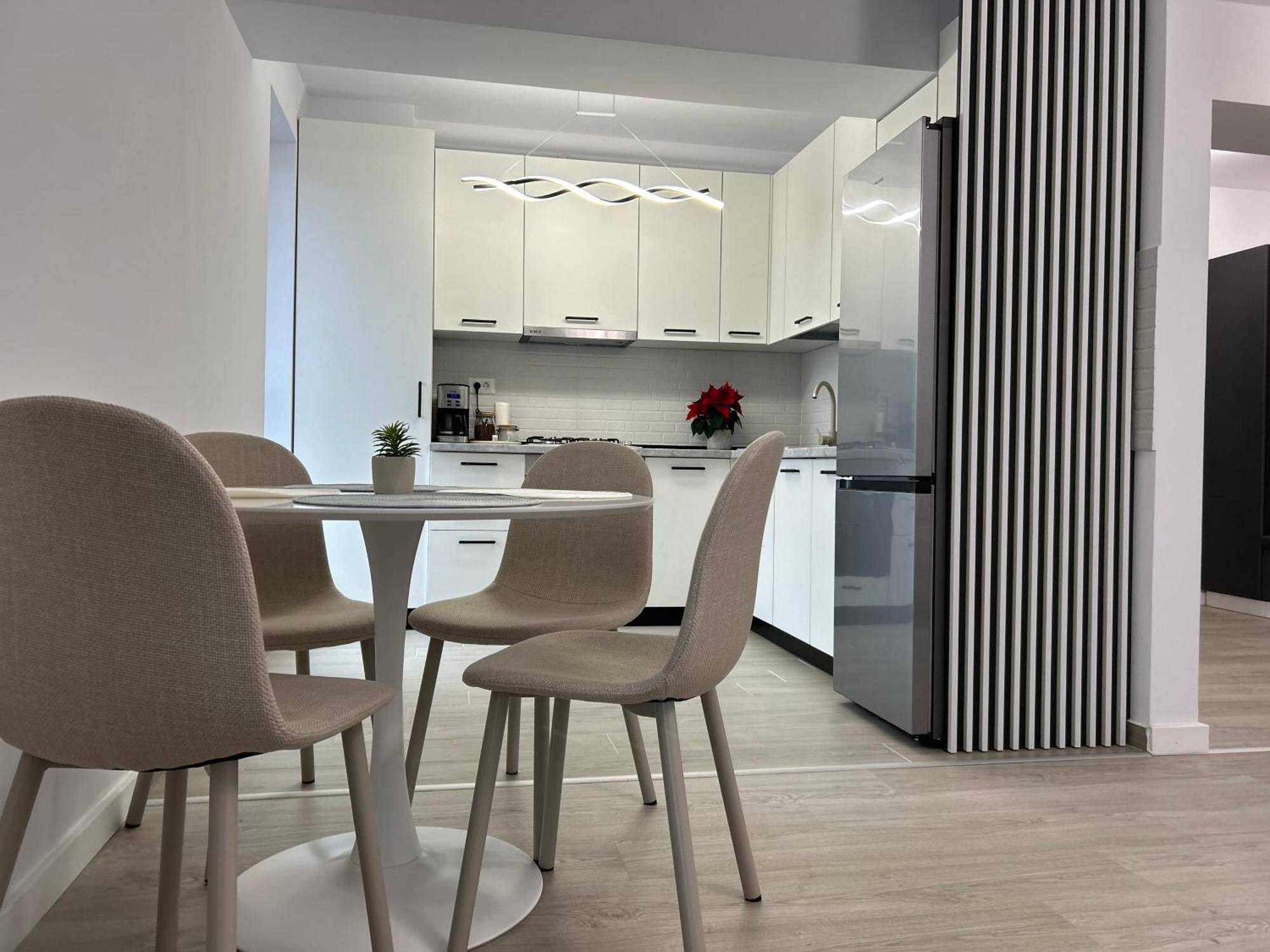 Apartament Raira クラヨーヴァ エクステリア 写真