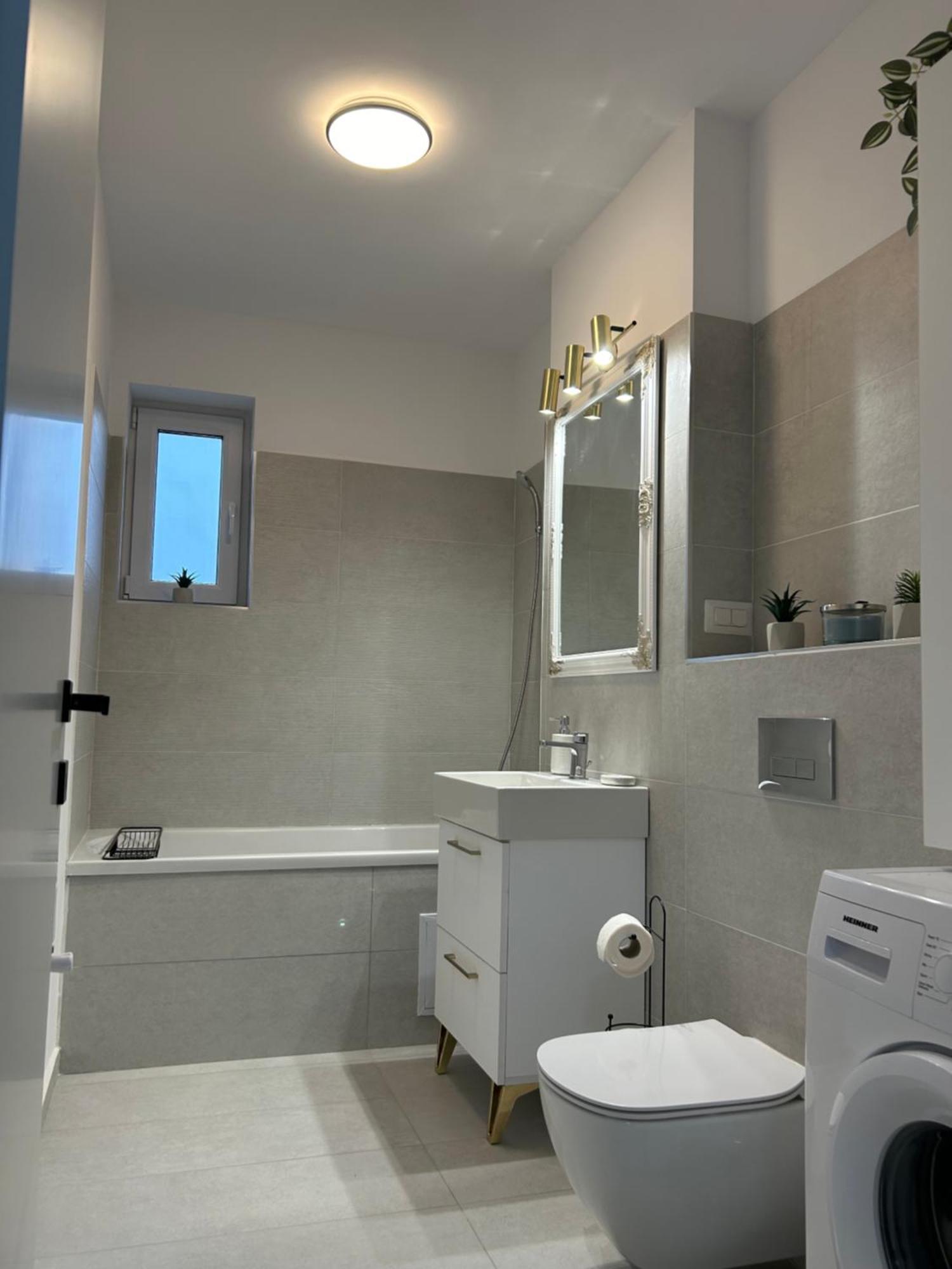 Apartament Raira クラヨーヴァ エクステリア 写真